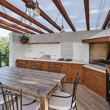 Celtis By 4*